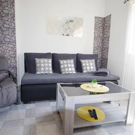 Marija Near Center * Pula