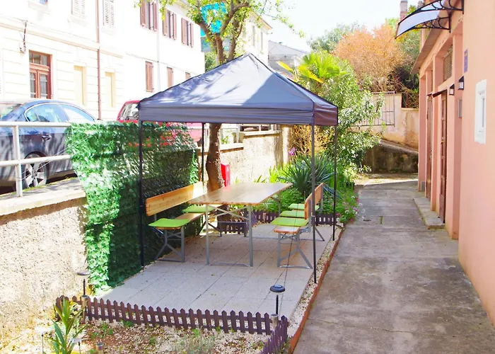 Marija Near Center * Pula