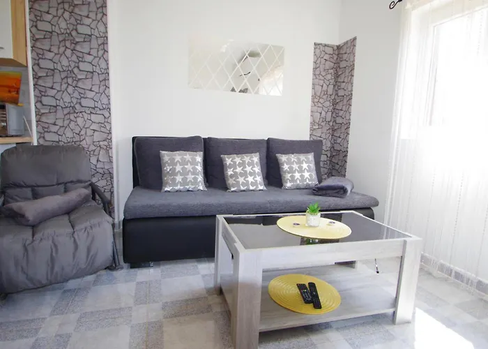 Marija Near Center * Pula