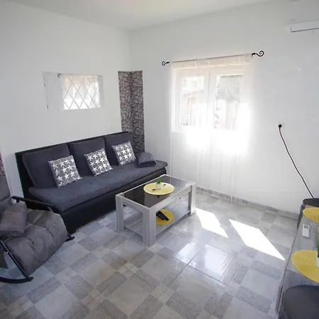 Marija Near Center * Pula