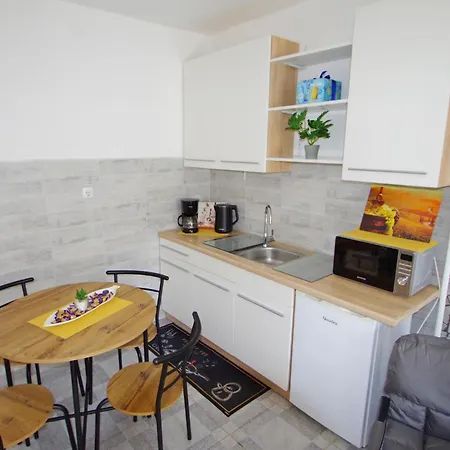 Marija Near Center Daire *