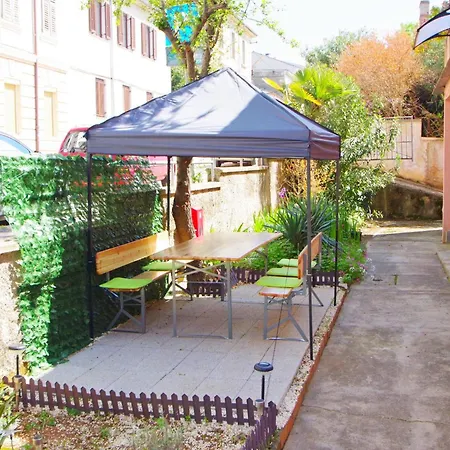 Marija Near Center * Pula